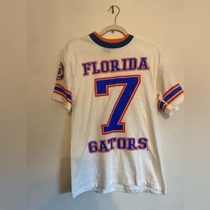 Vintage UF t-shirt. Size Medium
